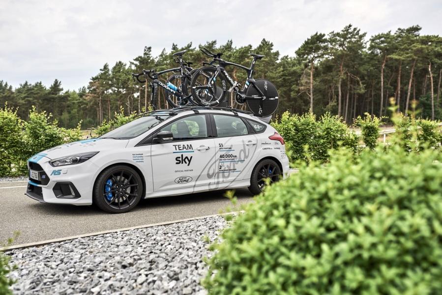 Ford_2017_FOCUS_RS_TeamSky_08-960×600