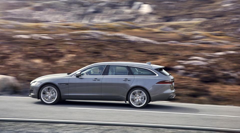 Jaguar_XF-Sportbrake_Location_Exterior_140617_09-960×600