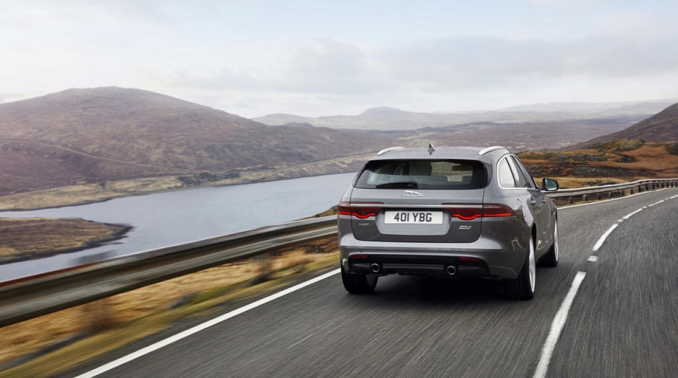 Jaguar_XF-Sportbrake_Location_Exterior_140617_10-960×600