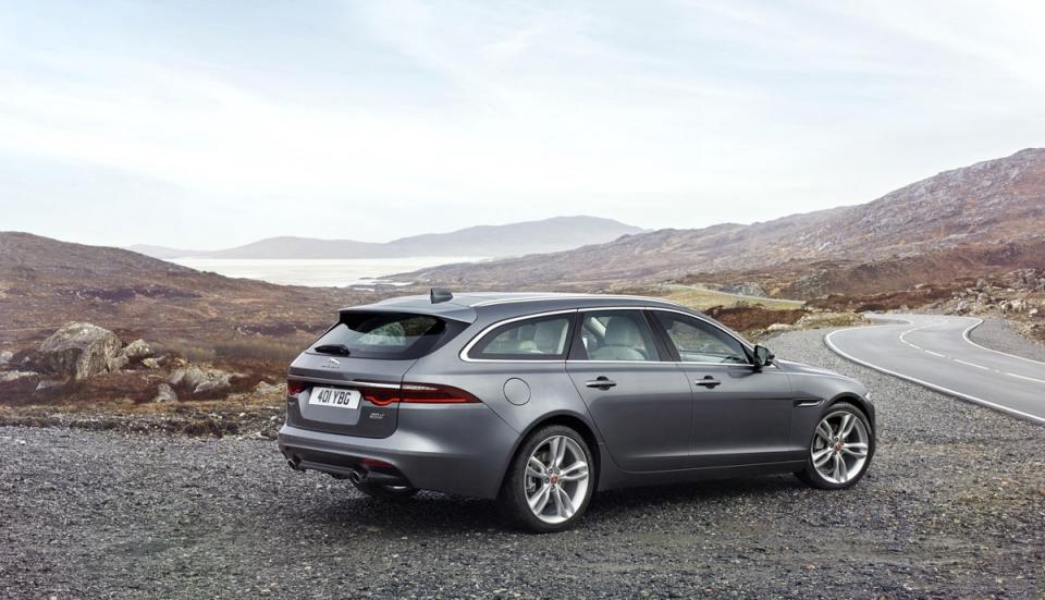 Jaguar_XF-Sportbrake_Location_Exterior_140617_11-960×600