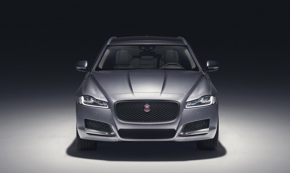 Jaguar_XF-Sportbrake_Studio_Exterior_140617_02-960×600