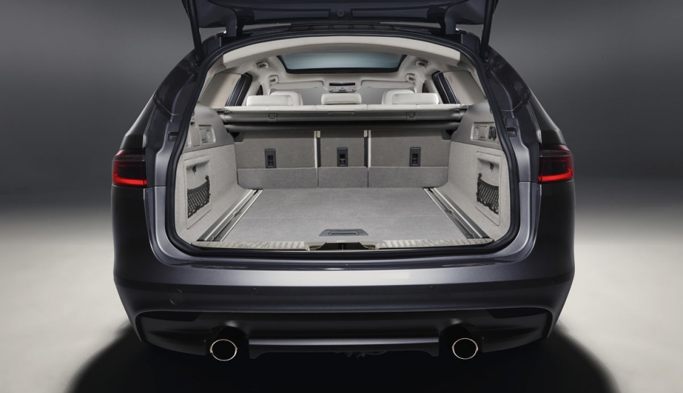 Jaguar_XF-Sportbrake_Studio_Exterior_140617_28-960×600