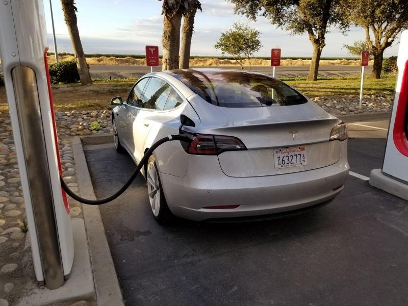 Tesla-Model-3-Spotted-1-960×600