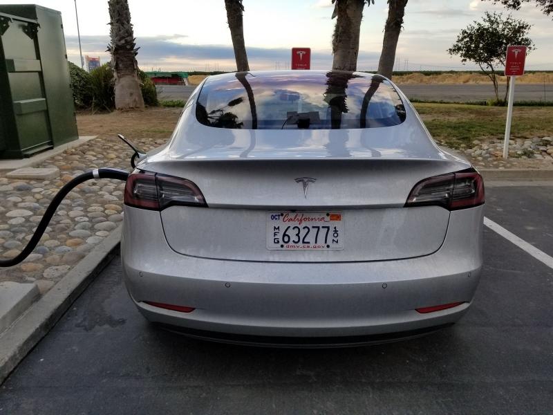 Tesla-Model-3-Spotted-10-960×600
