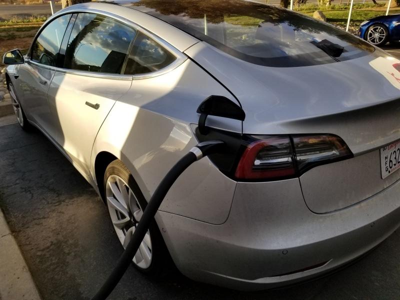 Tesla-Model-3-Spotted-2-960×600