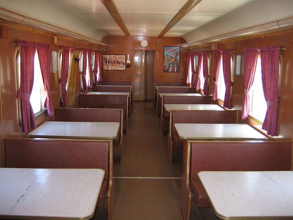 The_Ghan_Restaurant_car_narrow_gauge