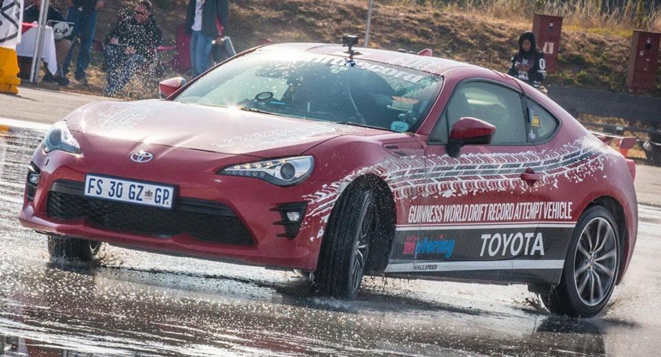 Toyota-86-drift-recorde-2-960×600