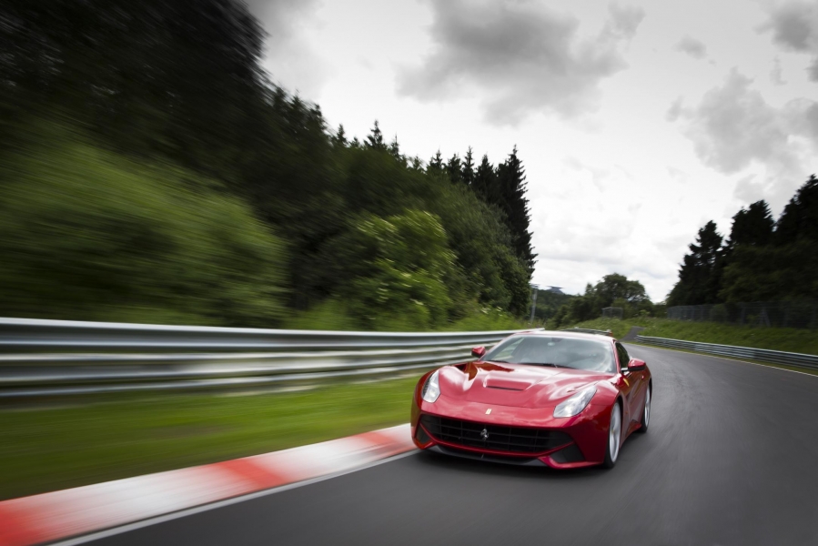 ferrari-f12-960×600