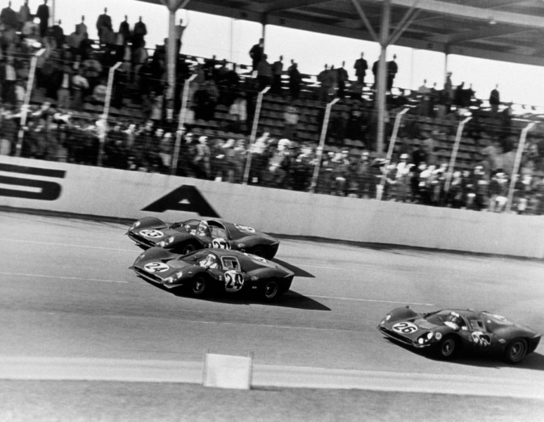 10.-Ferrari-triumphant-parade-after-the-first-three-seats-in-Daytona-1967-960×600