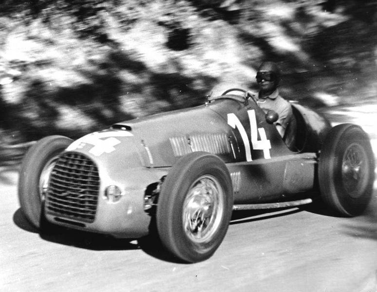 12.-Peter-Whitehead-in-action-with-the-Ferrari-125-F1-The-pilot-will-win-the-GP-of-Czechoslovakia-in-Brno-1949-960×600