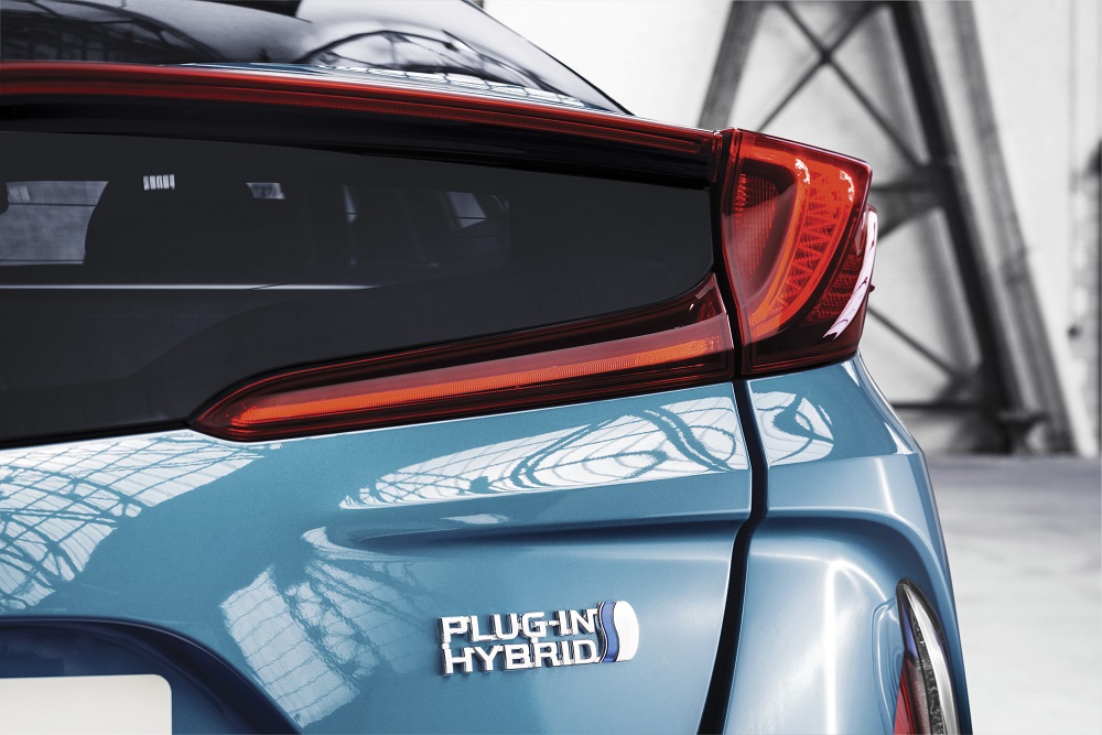 2016-toyota-prius-plug-in-hybrid-06