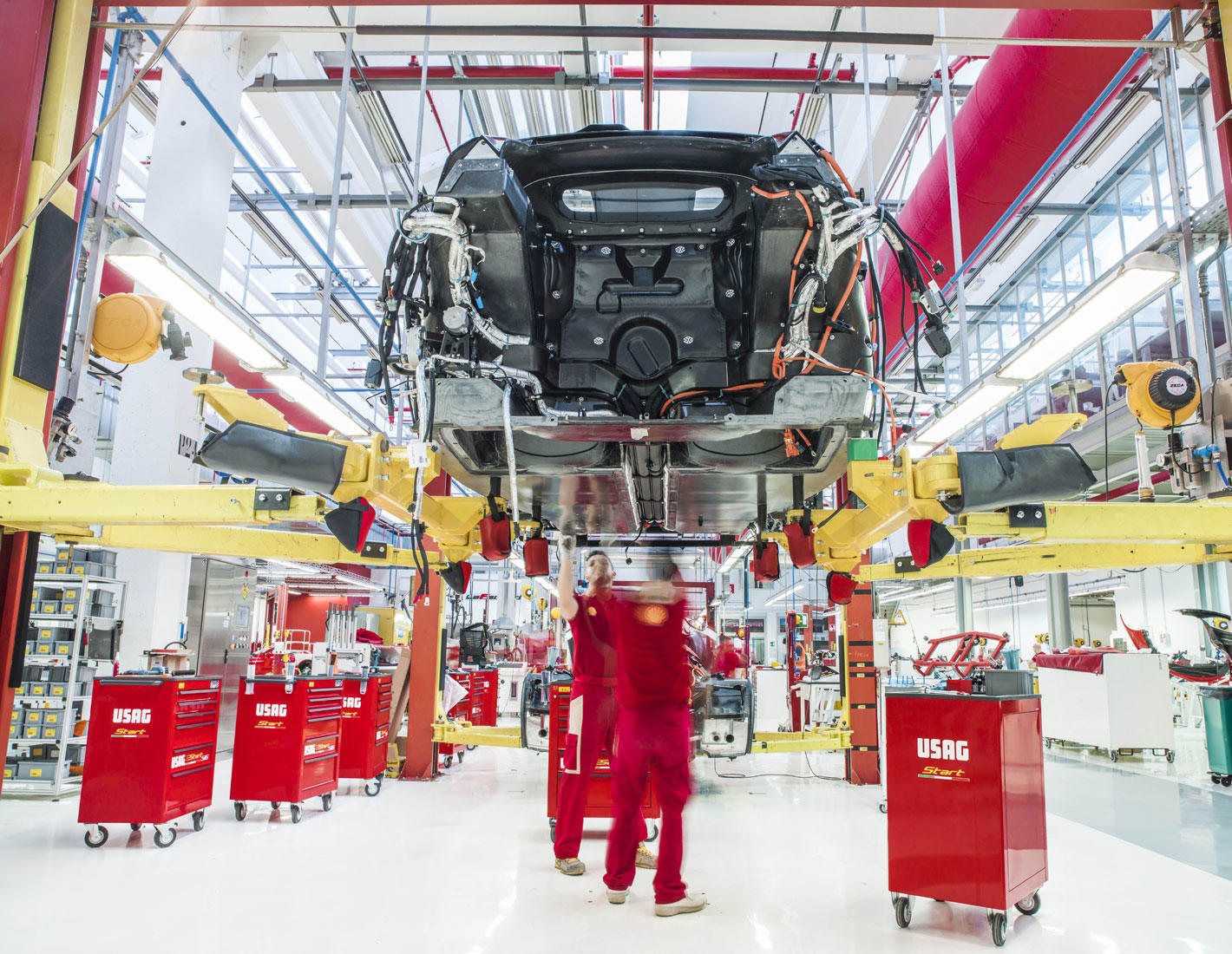 37.-LaFerrari-in-production