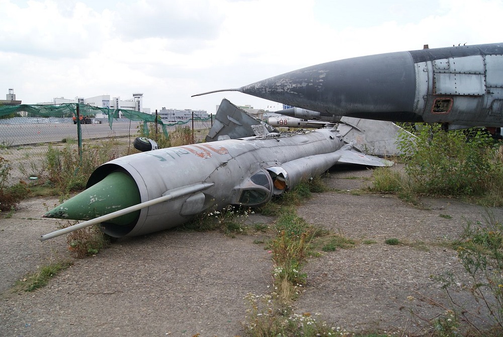 MiG-21_Fishbed._Abandoned_aircraft_museum