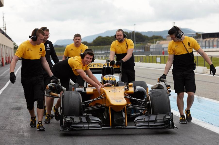 Renault_Sport_Rosemary_Smith_F1_5-copy-960×600