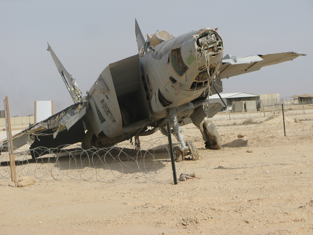 Wrecked_MiG-25_Al_Asad
