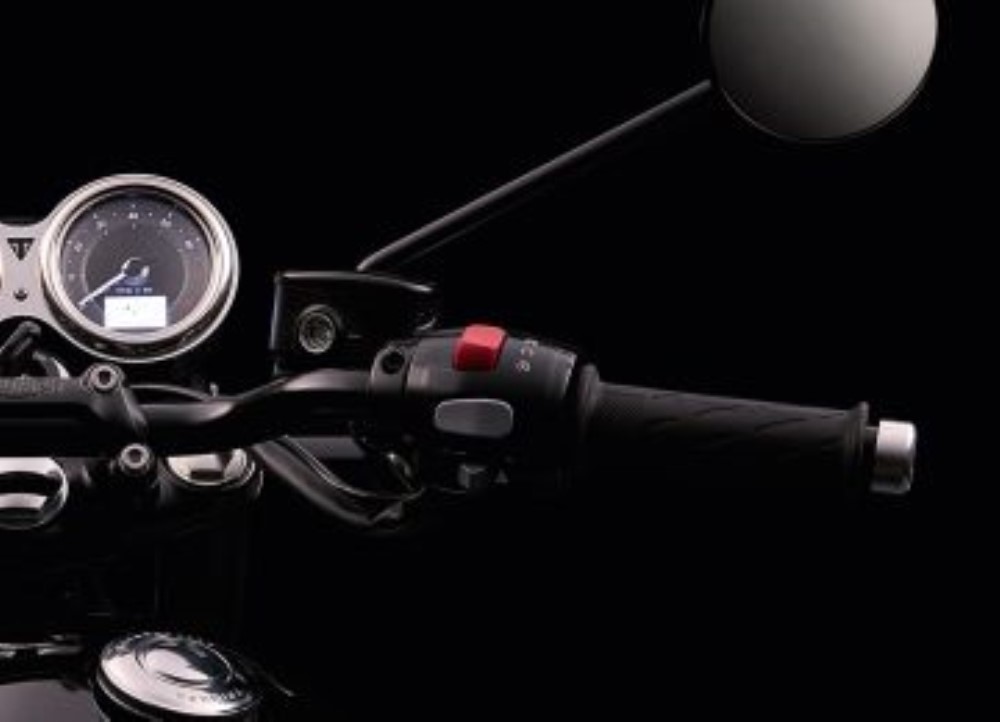 bonneville-t120-black-detailshandlebars-crop-lb