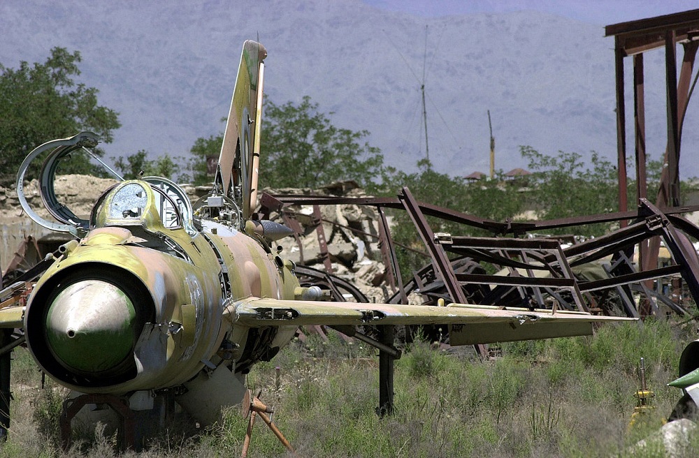 wreckage_of_an_abandoned_Soviet_Mig-21_Fishbed
