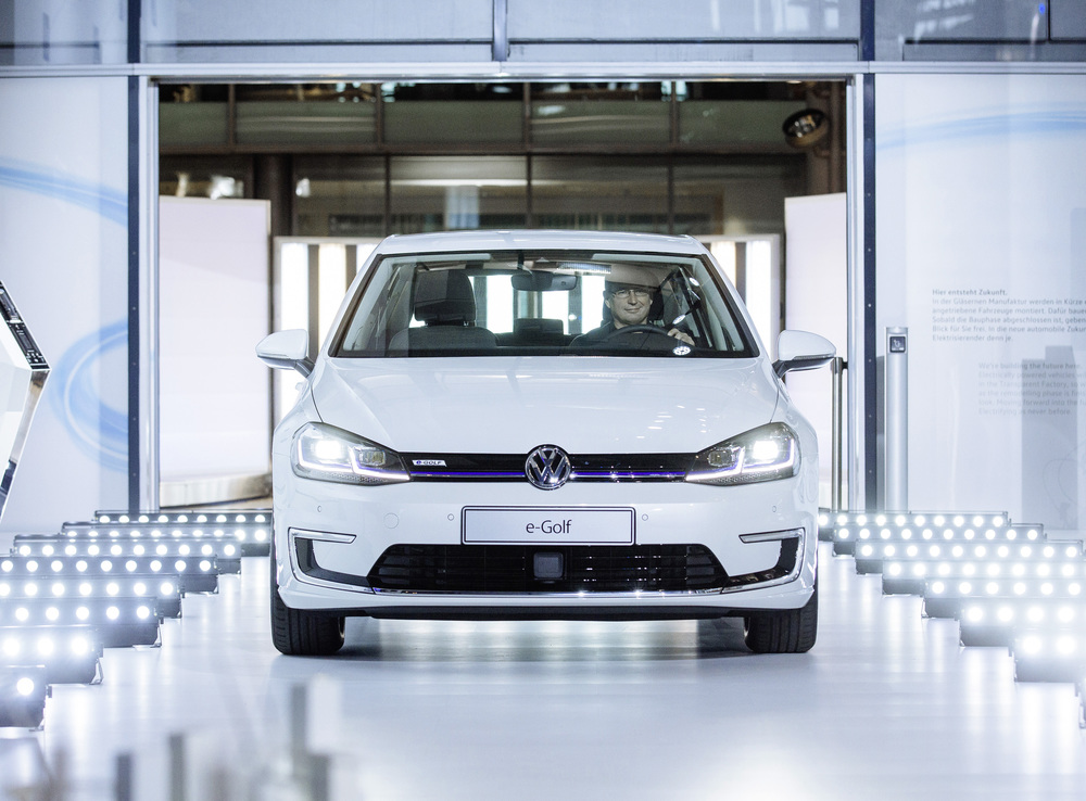 Umbau startet: Volkswagen fertigt neuen e-Golf ab April 2017 in der Gläsernen Manufaktur in Dresden