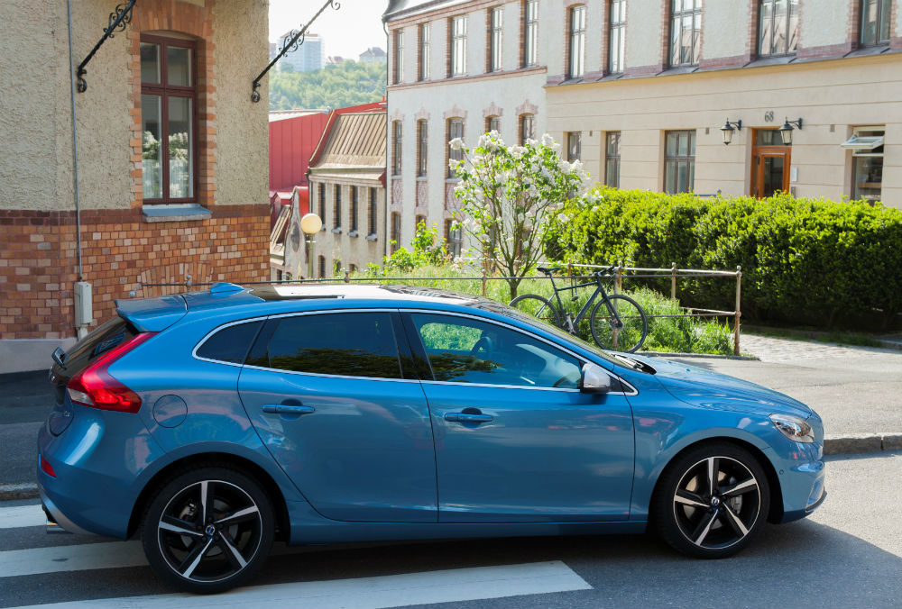 165317_Volvo_V40_R_Design_model_year_2016-1