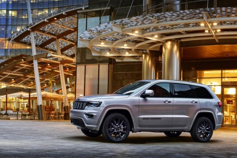 170301_Jeep_Grand-Cherokee-Night-Eagle_01-960×600