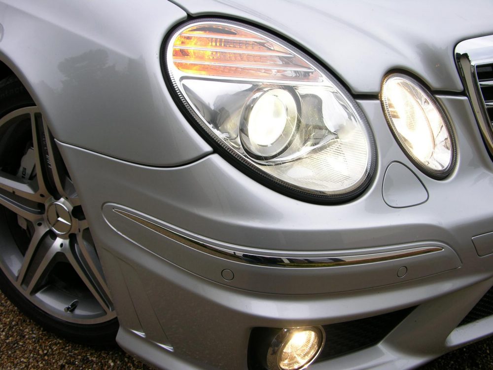 2006_Mercedes_Benz_E63_AMG_-_Flickr_-_The_Car_Spy_(23)