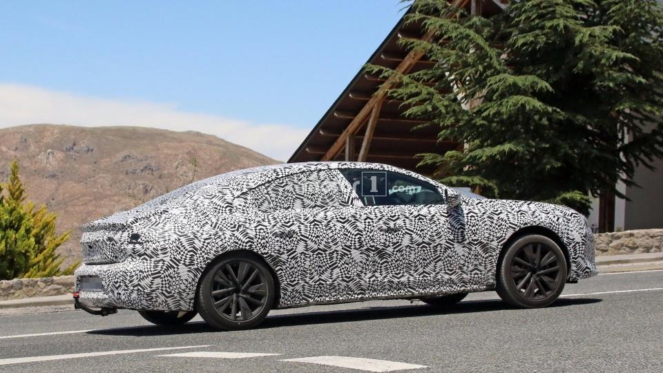 2018-peugeot-508-spy-photo-1-960×600