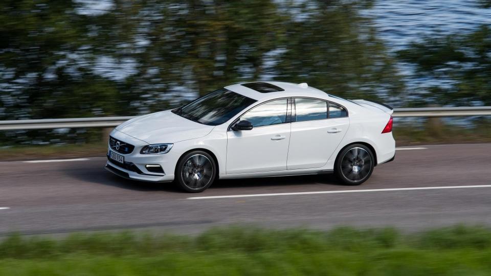 2018-volvo-s60-polestar-1-960×600