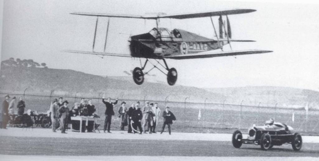 DUELO.Roma_-_PistaLittorio_-_8deDez1931_-_Nuvolari_con_l_Alfa_8C.2300-cópia-2