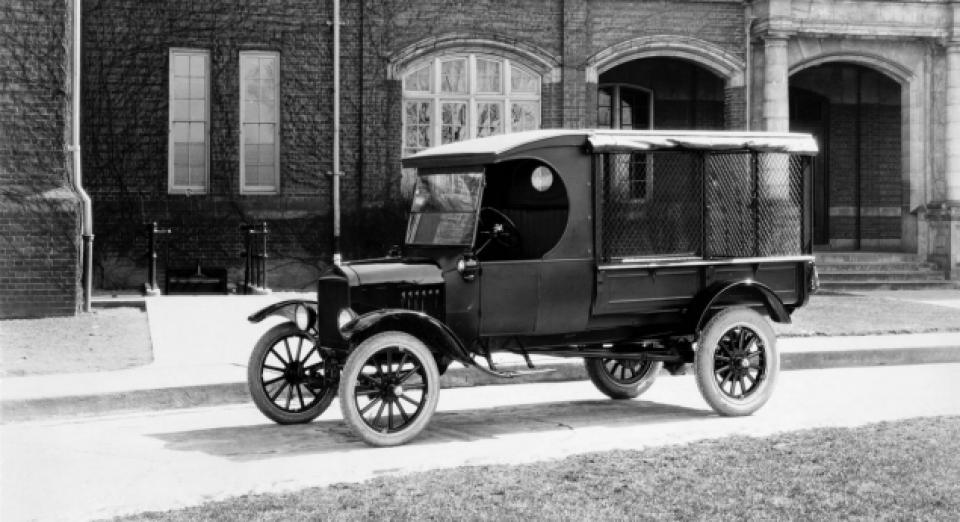 F_Ford-Model-T-truck-with-screened-body-960×600