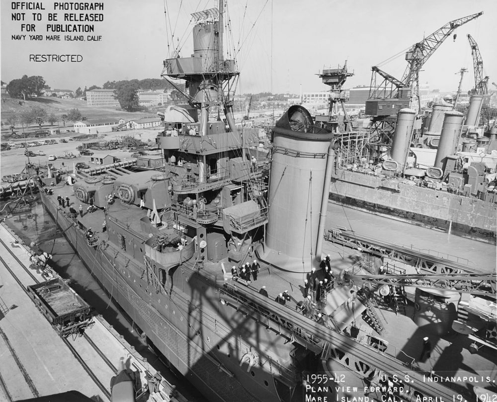 USS_Indianapolis_(CA-35)_-_19-N-29301