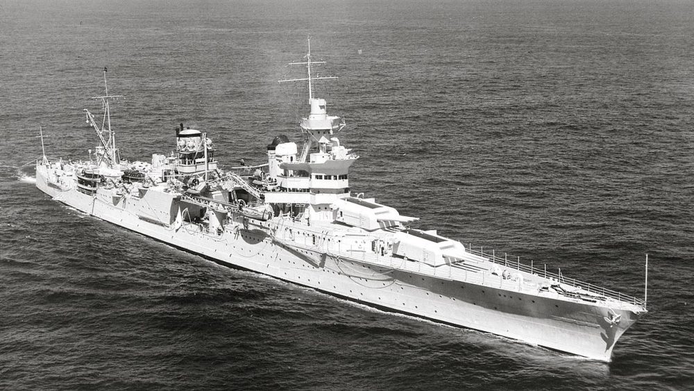 USS_Indianapolis_(CA-35)_underway_at_sea_on_27_September_1939_(80-G-425615)