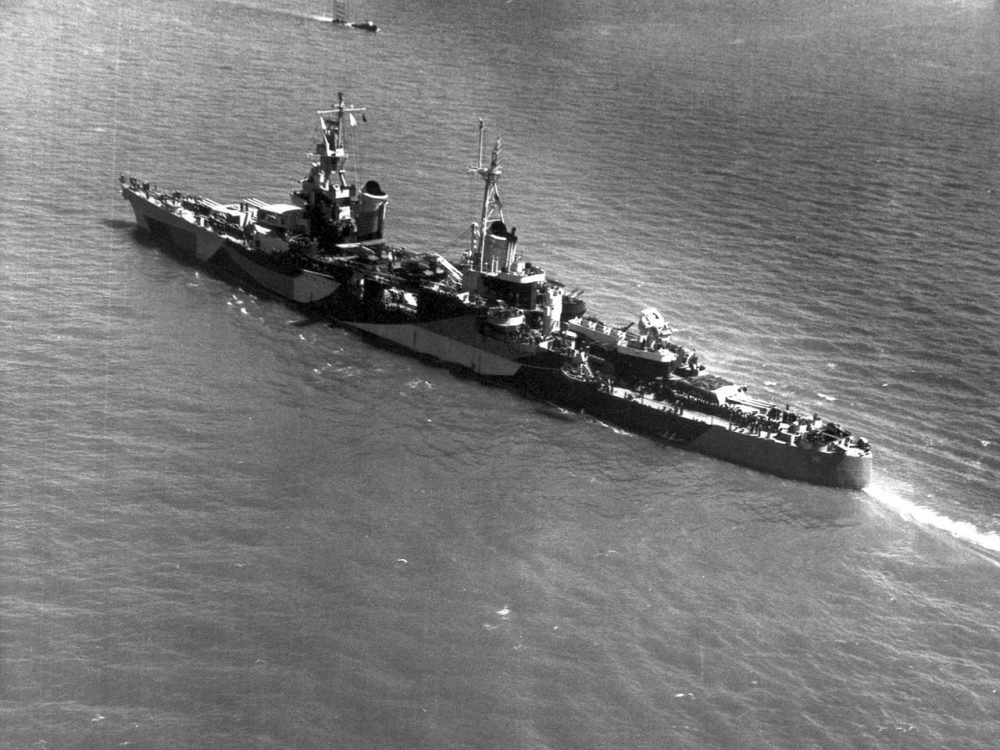 USS_Indianapolis_(CA-35)_underway_in_1944_(port)