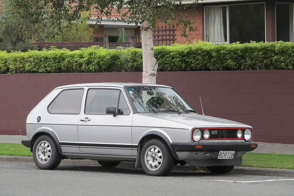 VOLKSWAGEN-GOLF