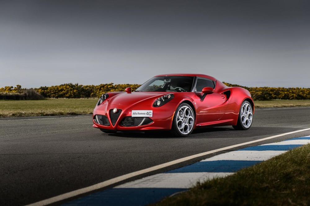 2-Alfa-Romeo-4C-coupé