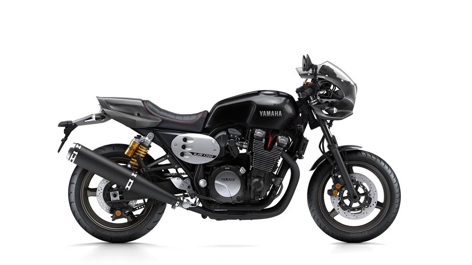 2016-yamaha-xjr1300-racer-eu-midnight-black-studio-002-1