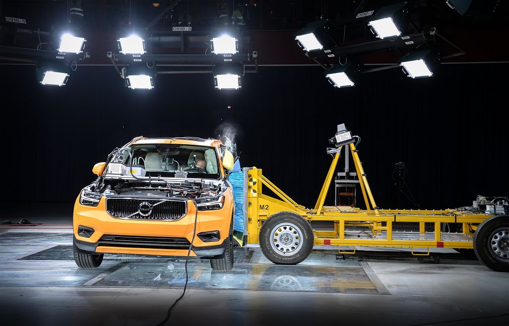 New Volvo XC40 – Crash Test side impact – from front
