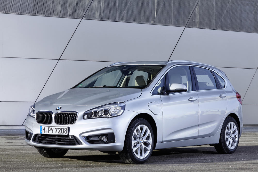 5-BMW-225xe-Active-Tourer