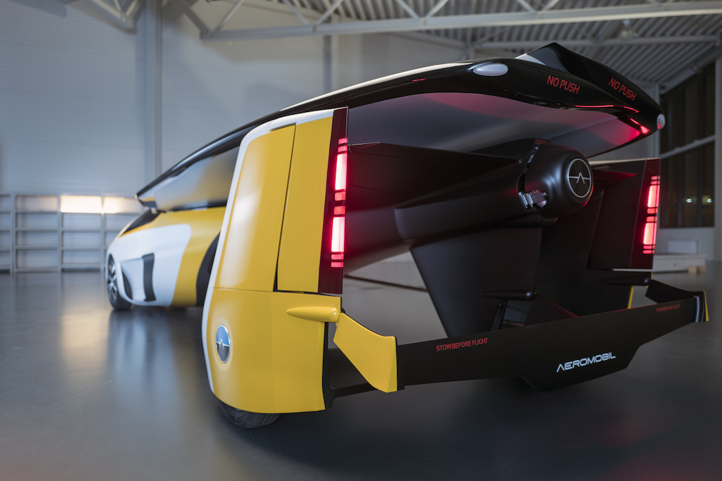 AeroMobil2017_Car_Configuration_34_back_view