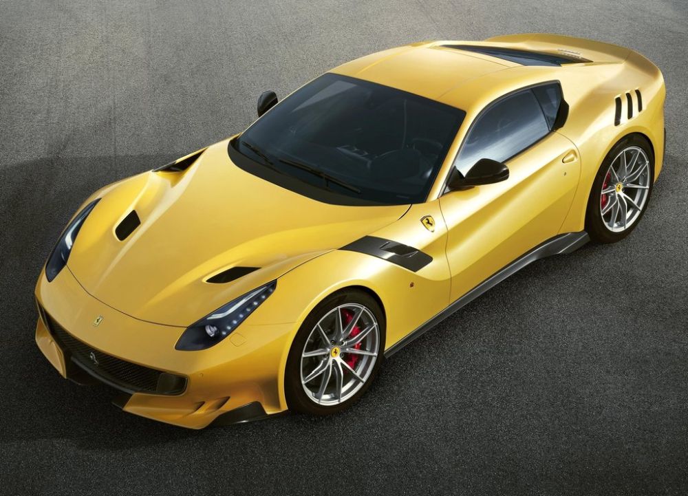 Ferrari-F12tdf-2016-1024-01