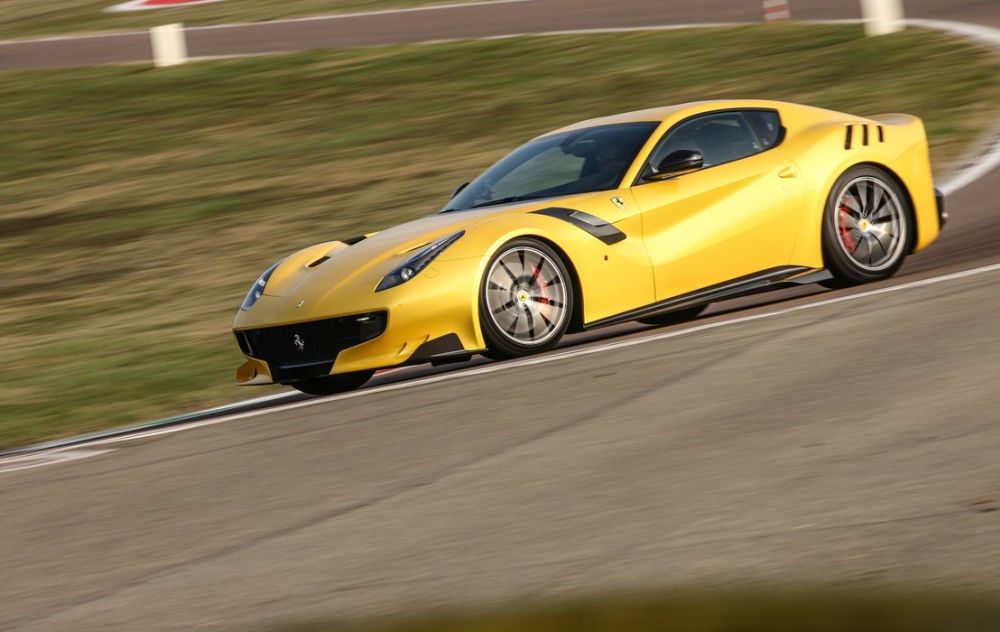 Ferrari-F12tdf-2016-1280-05