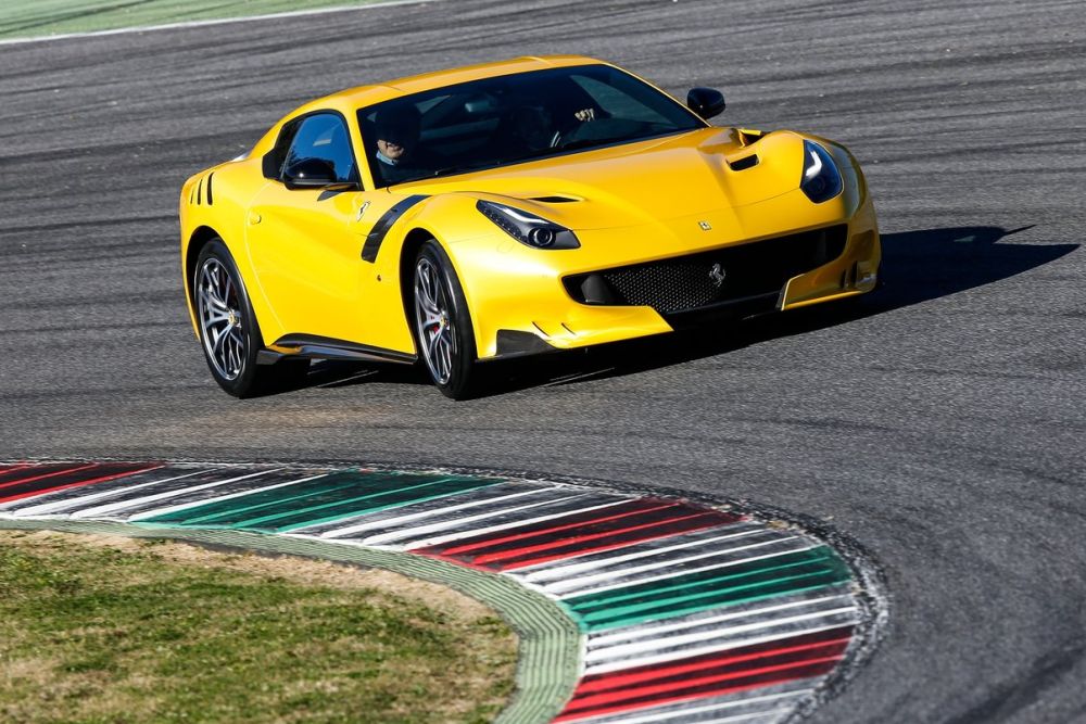 Ferrari-F12tdf-2016-1280-06