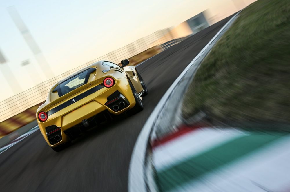 Ferrari-F12tdf-2016-1280-0a