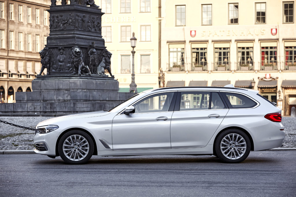 P90258701_highRes_the-new-bmw-5-series-1024×683