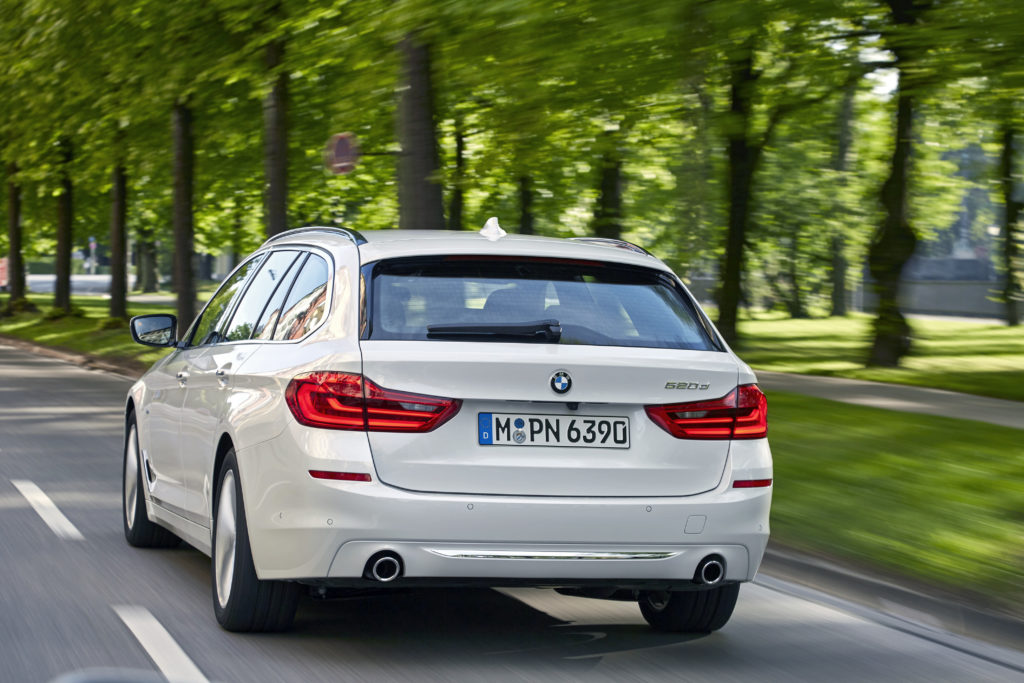 P90258716_highRes_the-new-bmw-5-series-1024×683