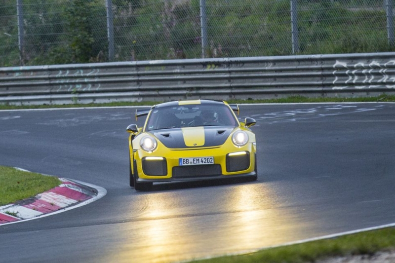 Porsche 911 GT2 RS (1)
