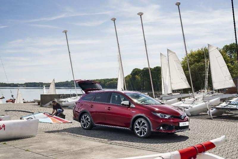 Toyota_Auri_Free__01