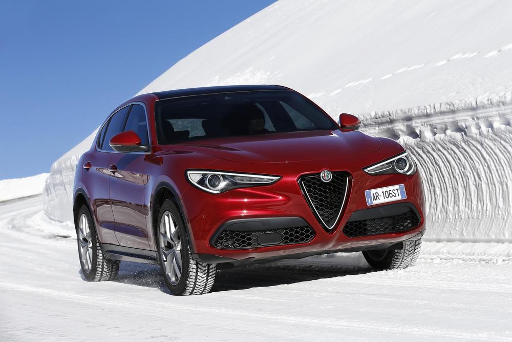 1-Alfa-Romeo-Stelvio