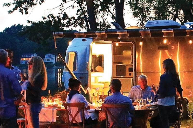17-Airstream_MY18-Globetrotter_Features_Lifestyle-Static-Header_Sunset-Dinner