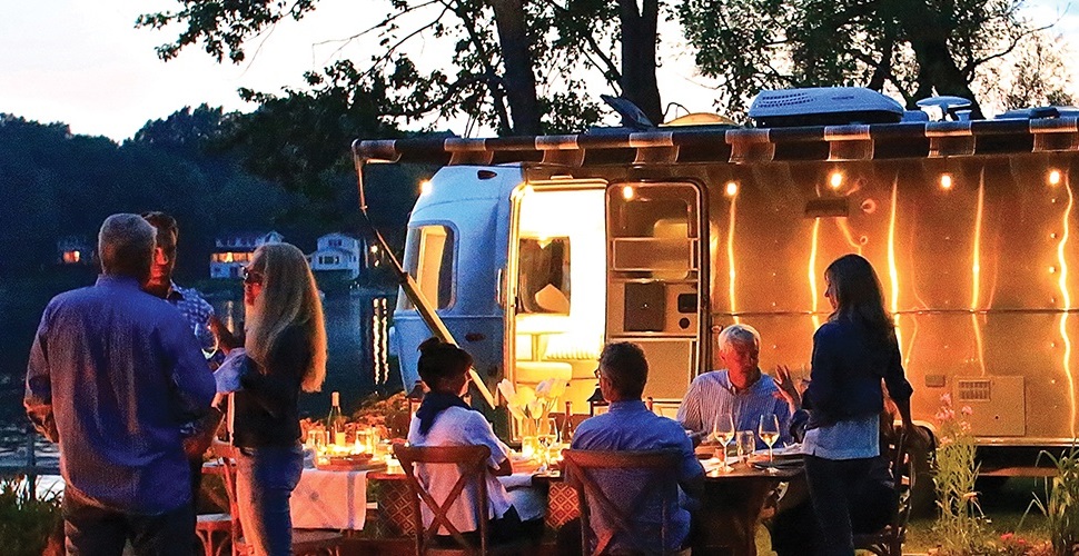 17-Airstream_MY18-Globetrotter_Features_Lifestyle-Static-Header_Sunset-Dinner