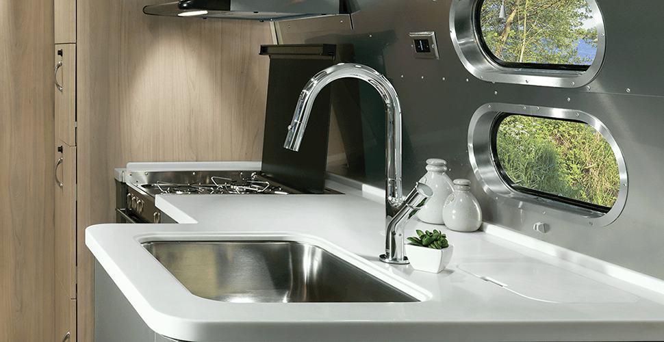 17-Airstream_MY18-Globetrotter_Features_Time-Inside-Big_Faucet